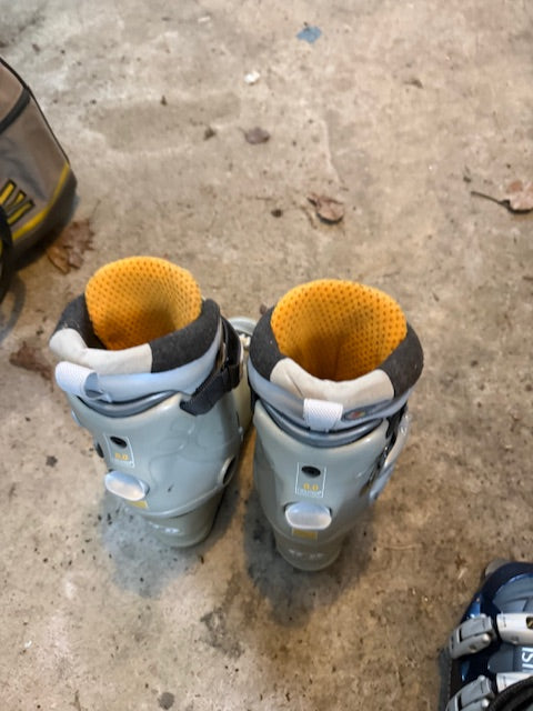 SKI BOOTS