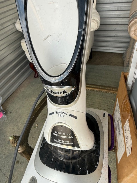 SHARK VACCUUM