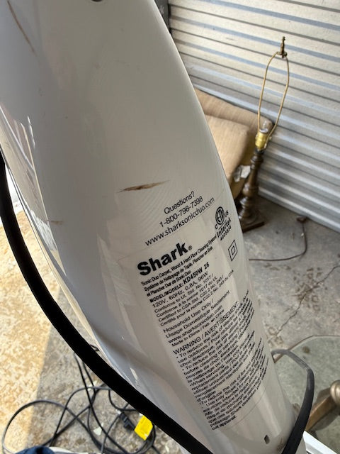 SHARK VACCUUM