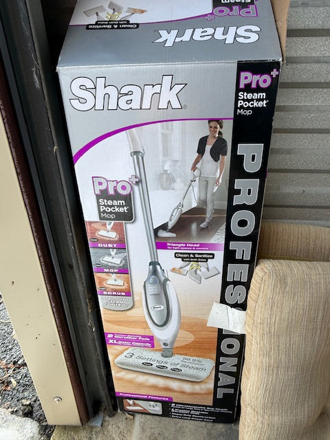 SHARK VACCUUM