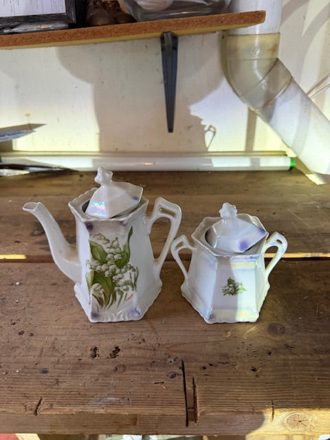 TEA POT