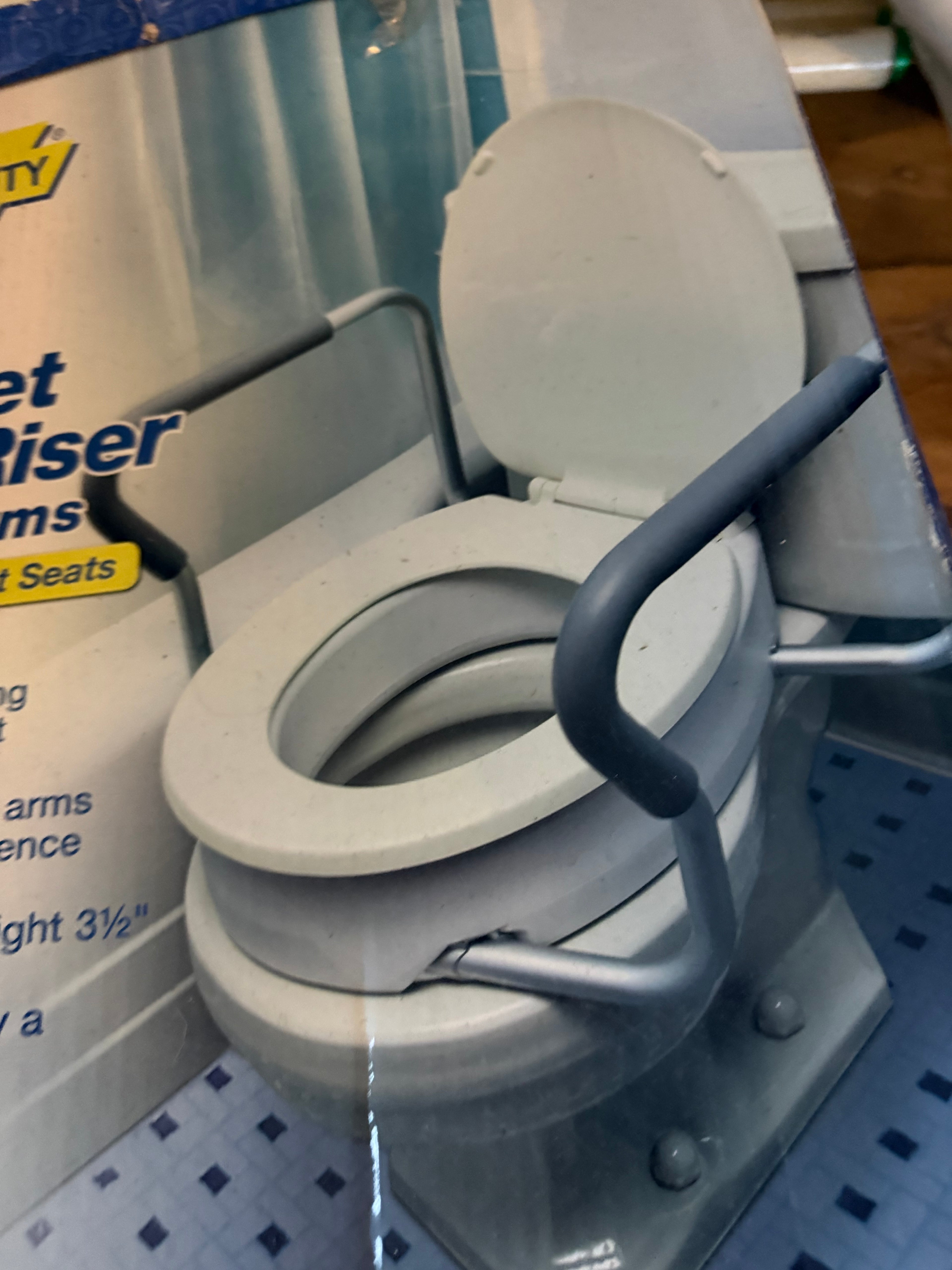 TOLIET SEAT RISER