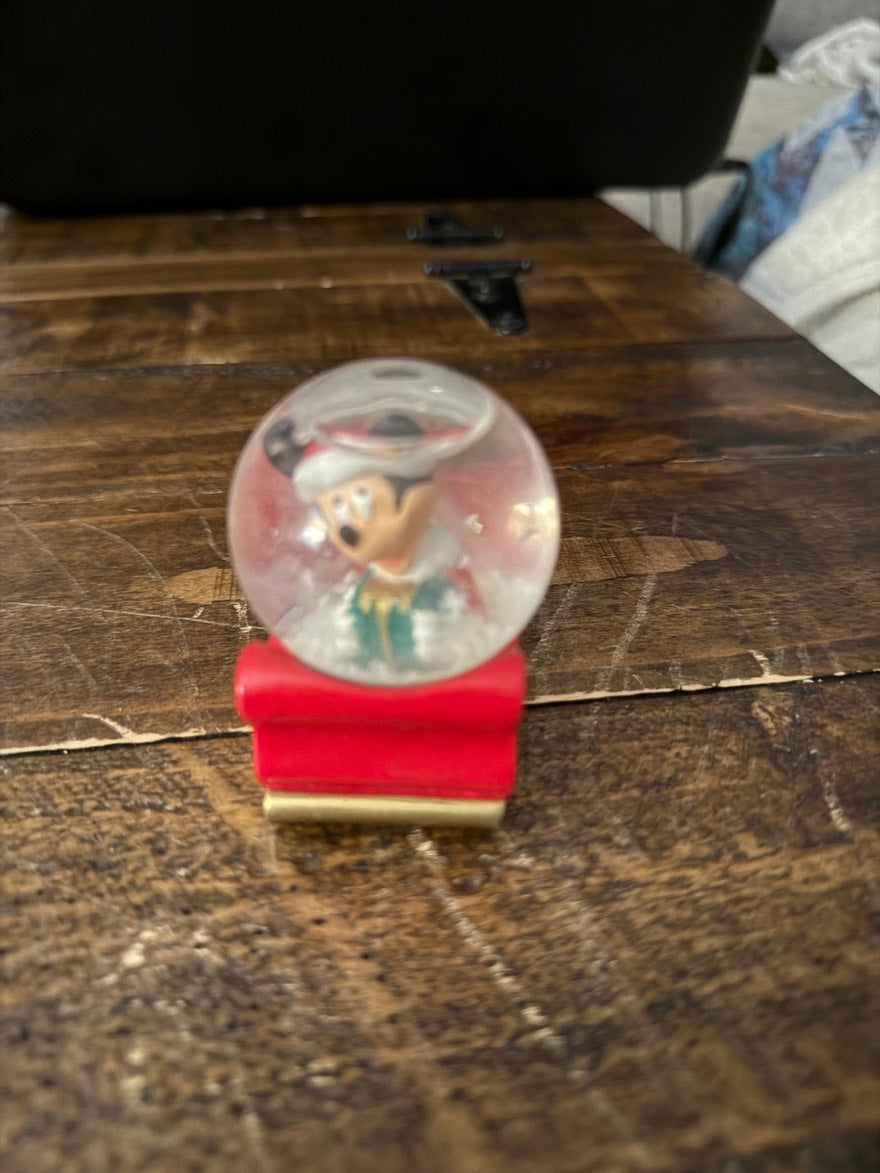 DISNEY SNOWGLOBES
