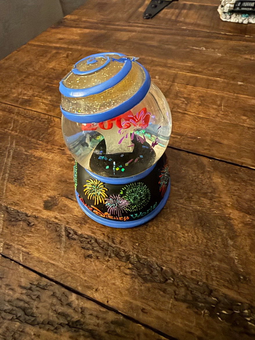 DISNEY SNOWGLOBES